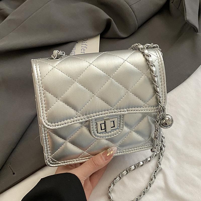 

Модная, горячо продаваемая маленькая сумка-квадрат с ромбовидной цепочкой в стиле «маленький ароматный ветер», женская, корейская версия, темпераментная, универсальная, легкая роскошь, высокая мода, мессенджер b