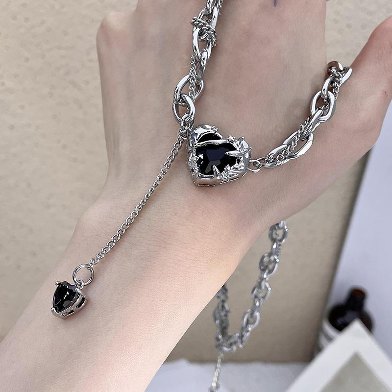 

Lava love zircon titanium steel sweater necklace women s design sense niche high-end accessories hip-hop collarbone chain