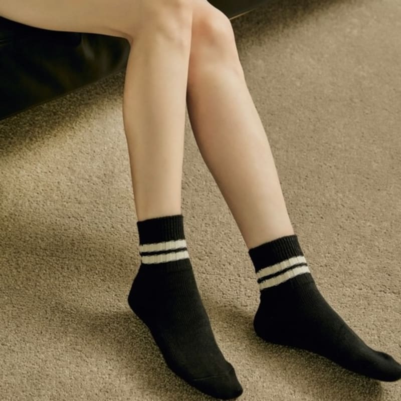 

ENRICH Women s Heavyweight Quarter Socks - Black black