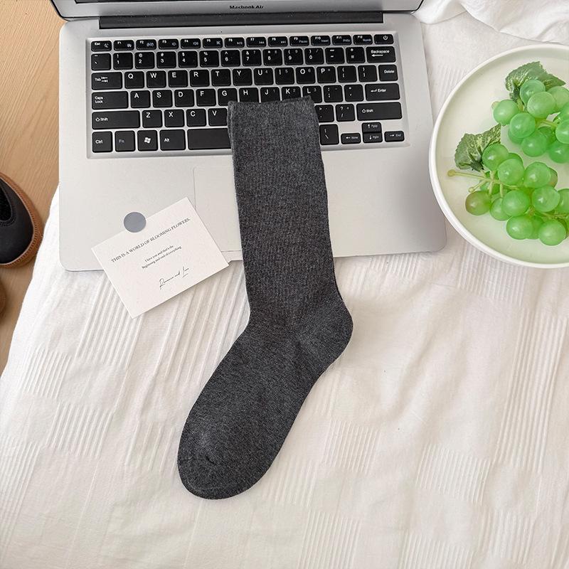 Women's Autumn New Simple All-match Solid Color Boneless Anti Pilling Tube Stack Socks