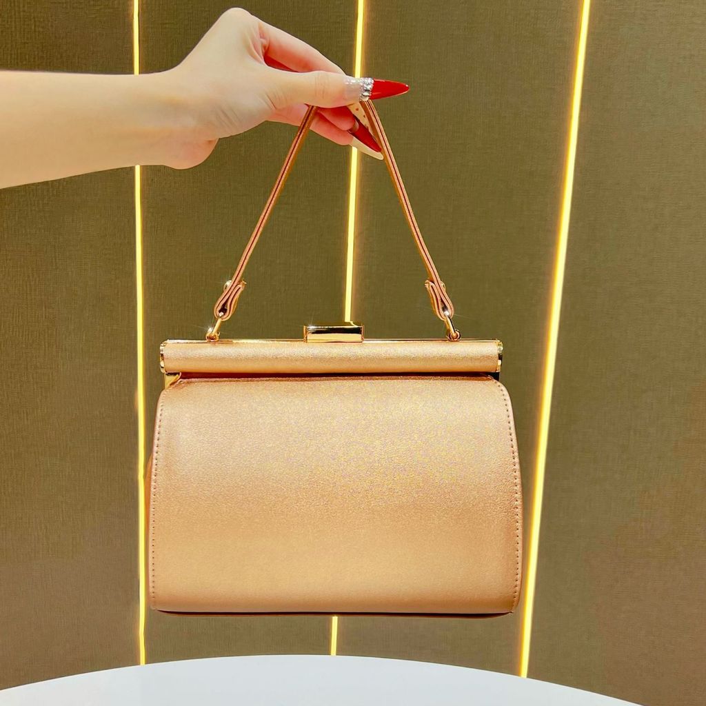 European Retro Handbag With Chain Lock For Daily Office And Casual Use