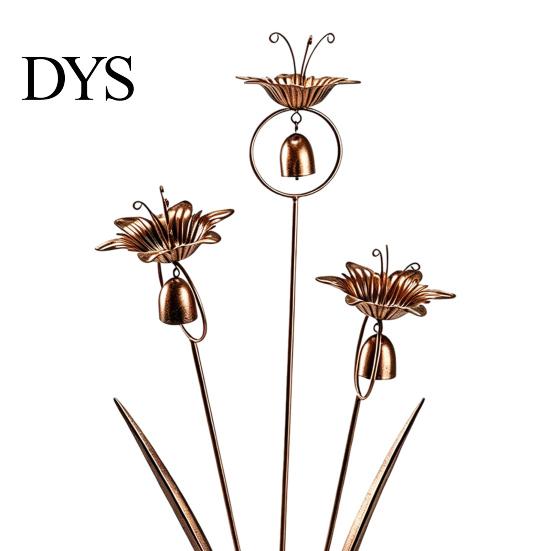 Decorative Metal Stakes Bronze Calla Lily Wind Chime with Bells, Rustproof Ground Stake Yard Art, Garden Bed Accessories Easy Install Outdoor