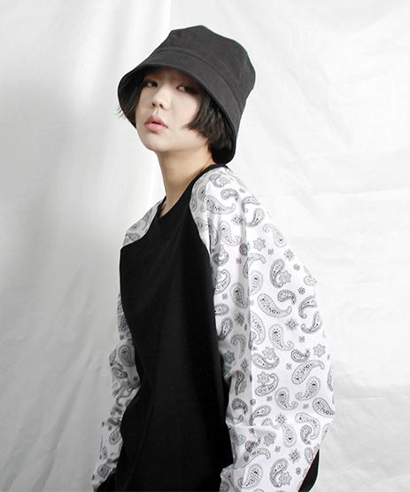 Deumakeu Paisley Raglan Sleeve Boxy Fit T-Shirt Black And White