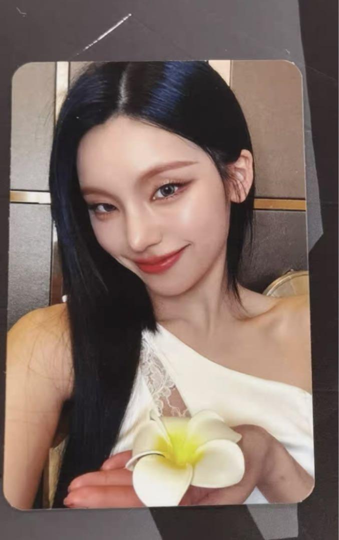 

[USED] ITZY Air China Shanghai Pop-Up Yetimall Trading Card