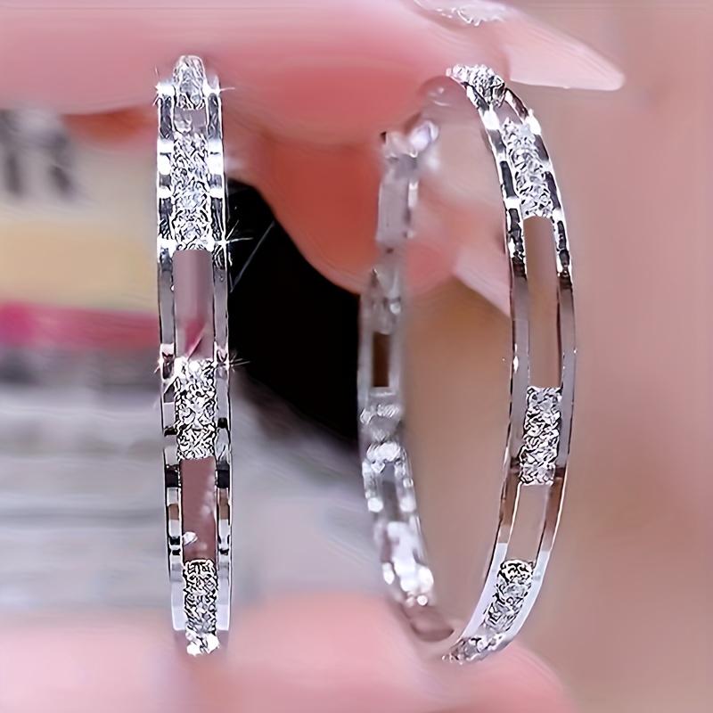 Fashionable Girls Big Circle Earrings  Color/Golden Color Modern Design Statement Women Hoop Earrings Jewelry Bulk