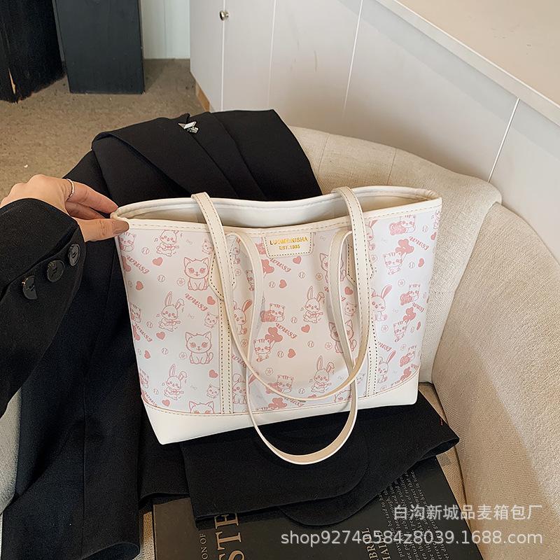 

Autumn and winter popular big bag women s 2025 new temperament versatile large capacity shoulder bag commuter tote bag armpit bag белый