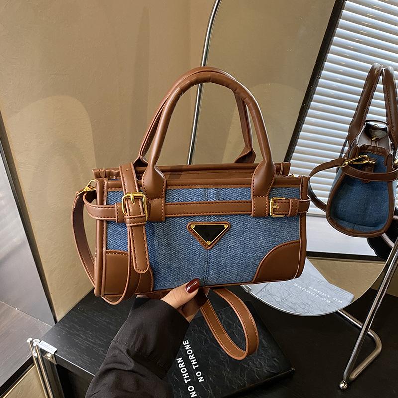 

Niche casual personality shoulder messenger bag fashion trend simple square bag 2025 autumn and winter new bag women світло-синій колір