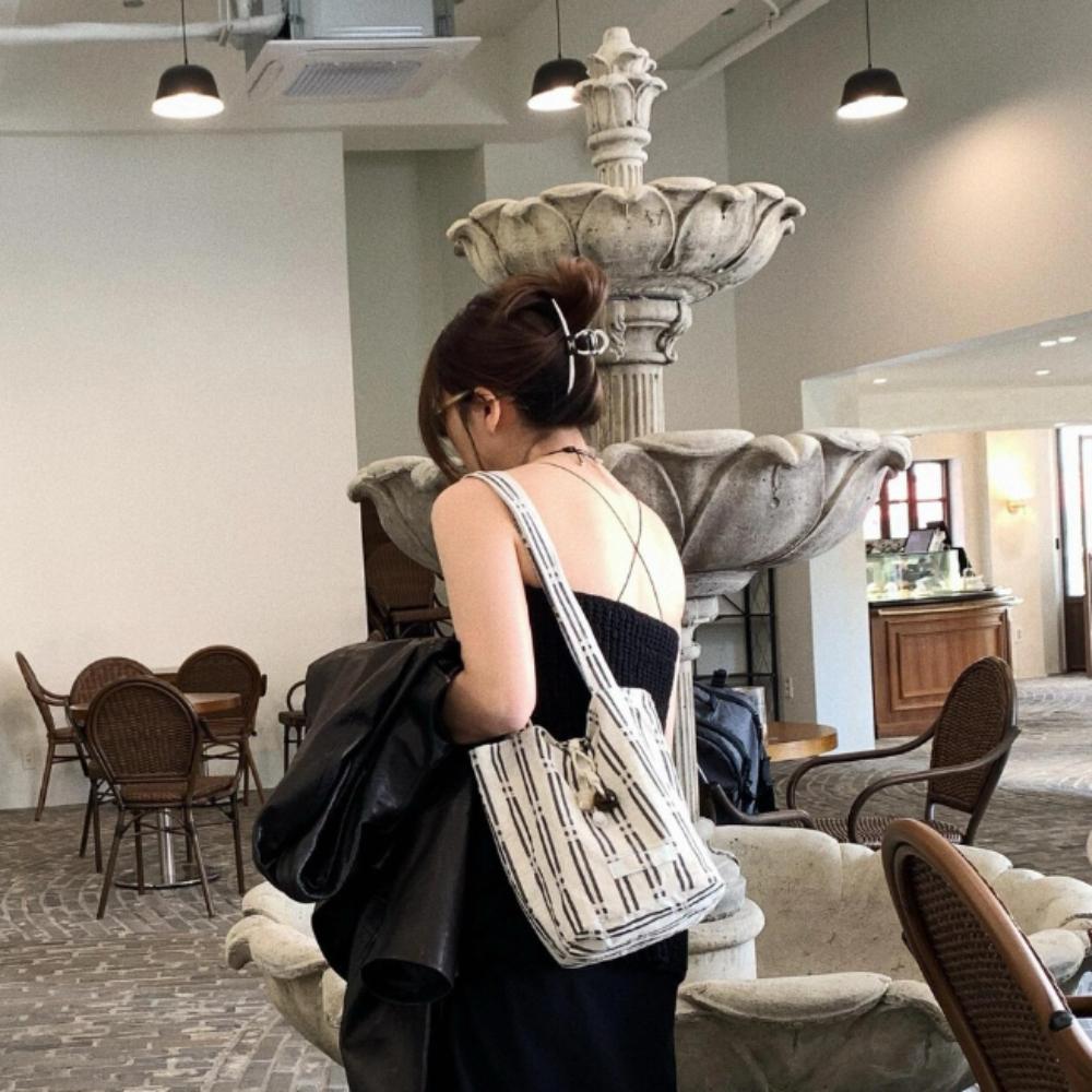 

Canvas Fashion Shopping Bag Soft Crossbody Bag High Quality Embroidered Striped Bag