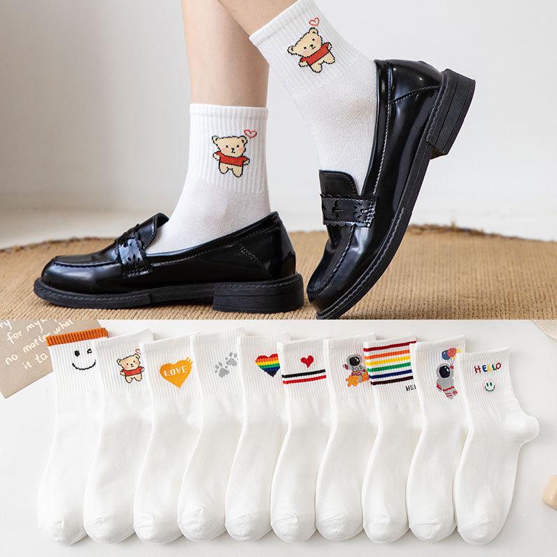 Calzini da donna a metà polpaccio stile coreano: Orso Cartone Animato, Strisce Arcobaleno, Motivi a Cuore & Faccine Sorridenti - Collezione Autunno/Inverno.