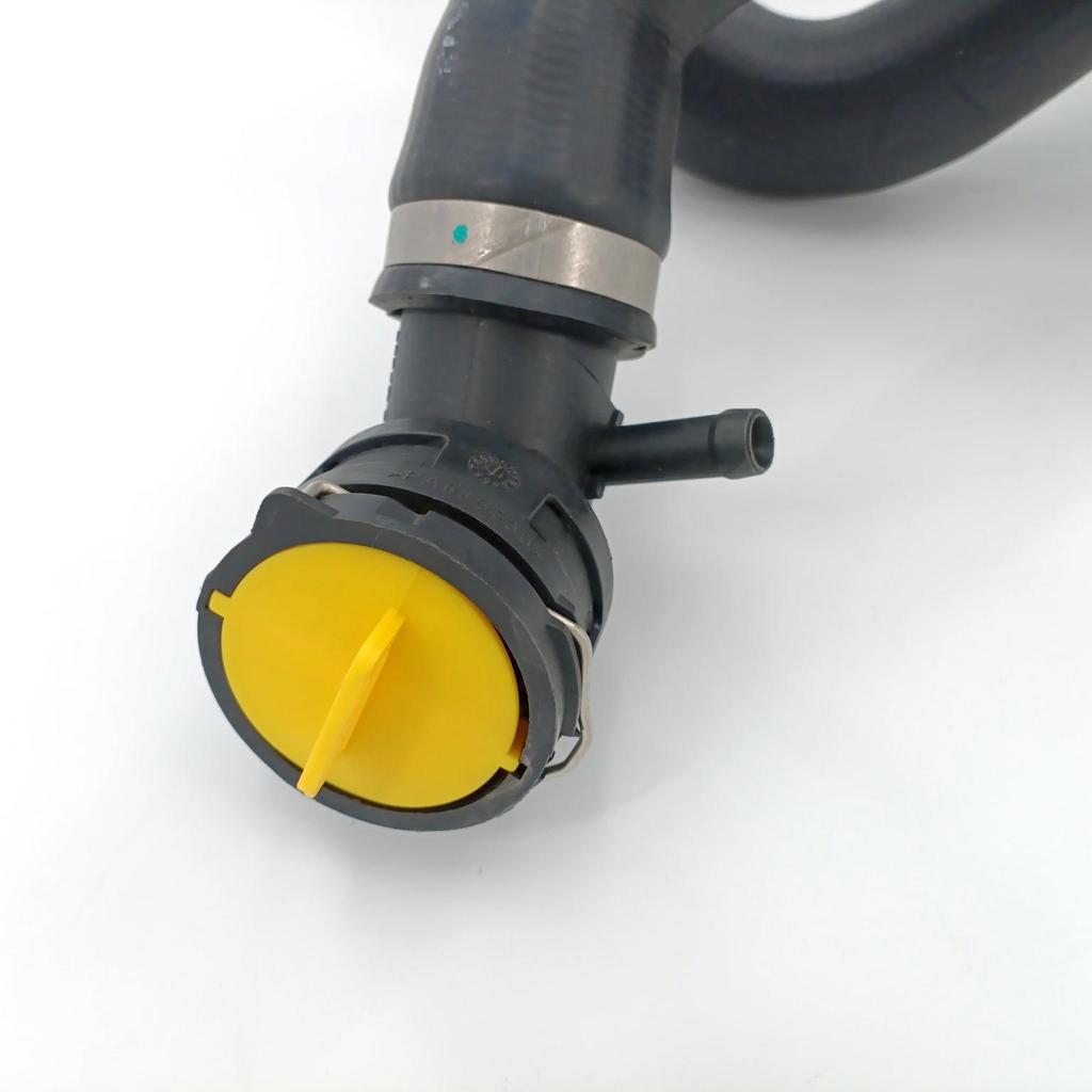 7L0122101L Upper Radiator Hose for Car Parts