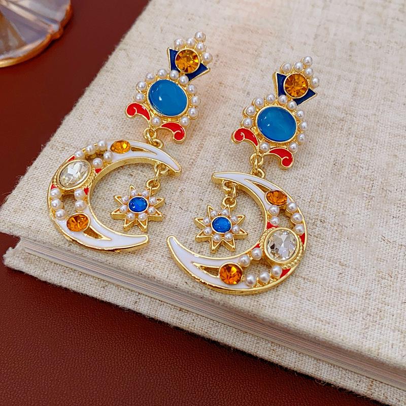 Vintage Rhinestone Pearl Flower Stud Earrings - Elegant, Versatile, High-End Design.