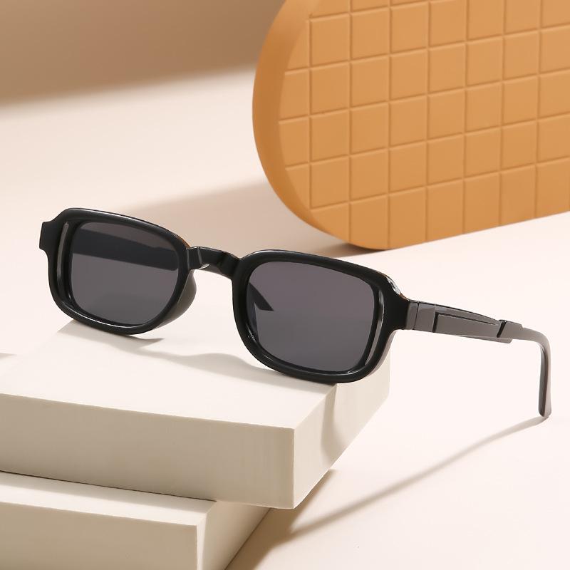 

Square Vintage Sunglasses Men Women Brand Designer Irregular Eyeglasses Fashion Retro Outdoors Shades Rivet UV400 Eyewear 1PC