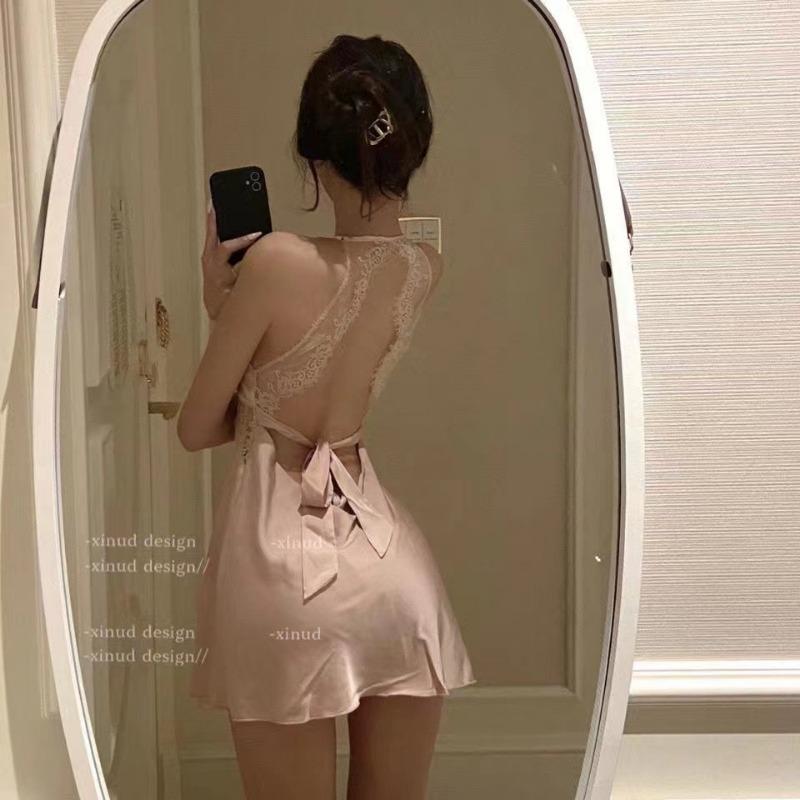 Sexy lingerie, sexy women's eyelashes, lace, hot temptation, low chest suspenders, pure desire wind