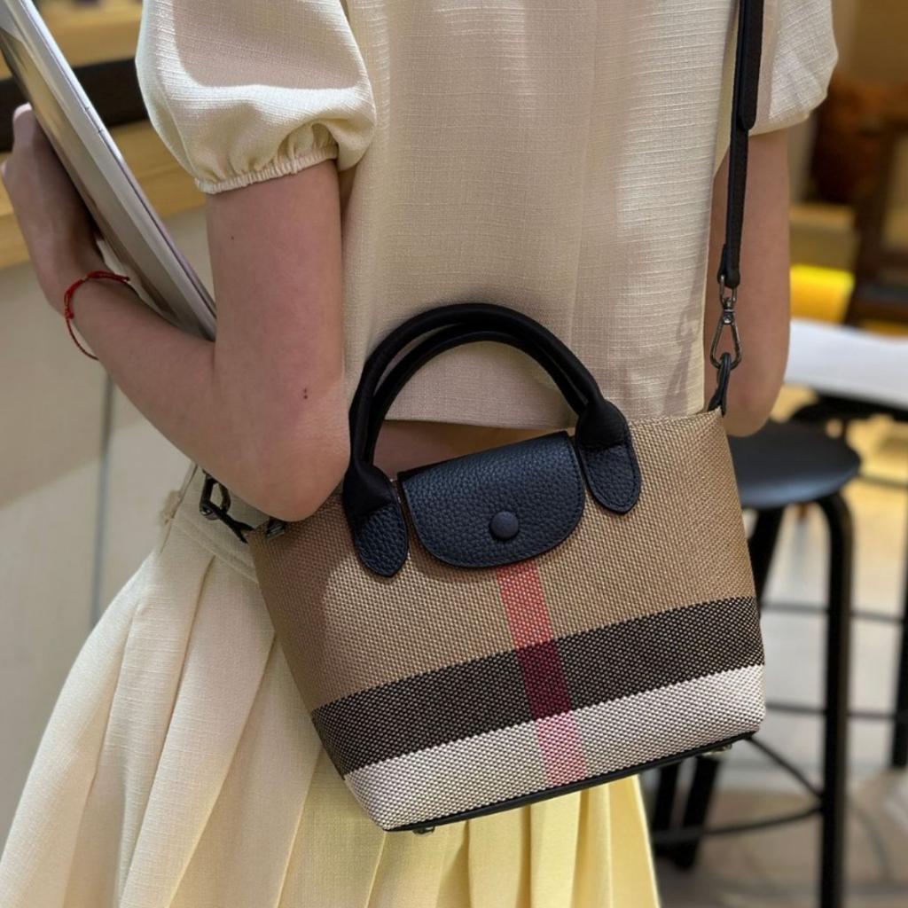 Cowhide Niche Versatile Women's Bag Shoulder Messenger Bag Simple and Fashionable Plaid Women's Bag Small Shell Bag