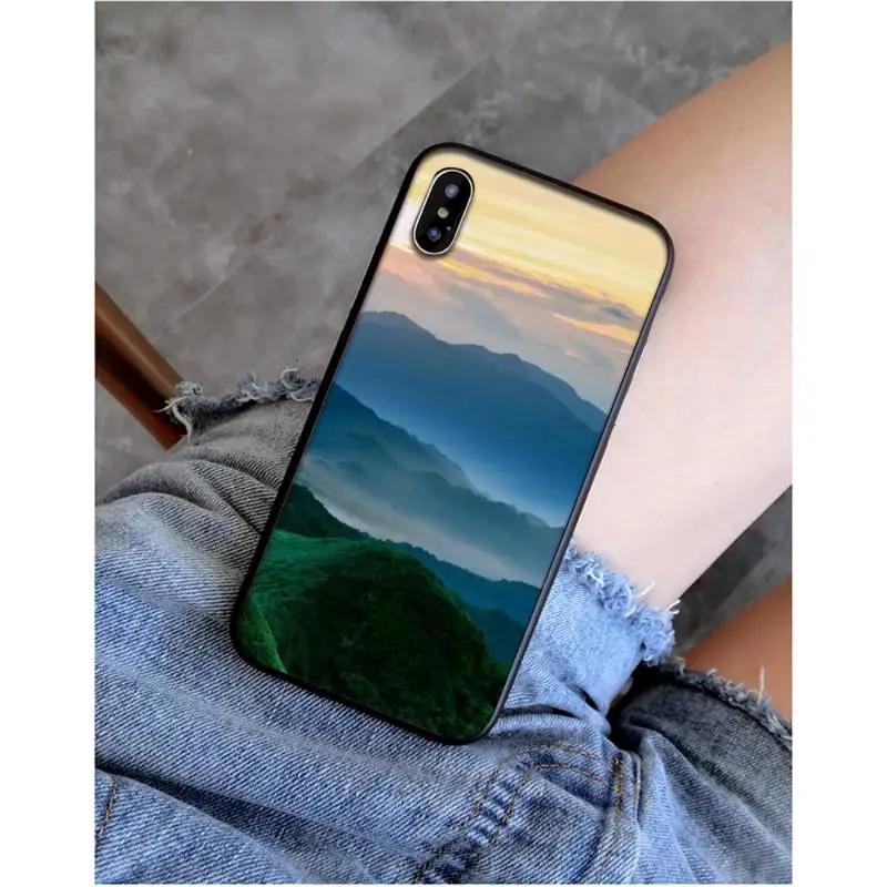 IPhone16 Handyhülle Berg-, Wald-, Nebellandschaft-Handyhülle wird im Auftrag anderer verschickt, lackierter Fallschutz für Fallschutz.