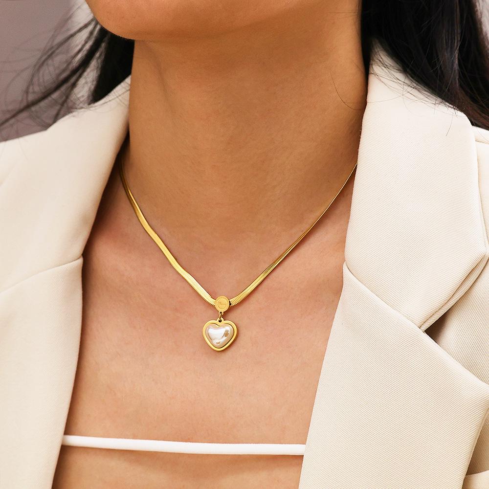 Heart Pendant Titanium Steel Necklace - Clavicle Chain with Light Luxury Peach Heart Design