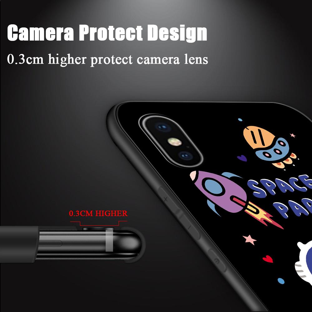 Carcasă de telefon cu model de astronaut de desene animate cu planetă cosmică