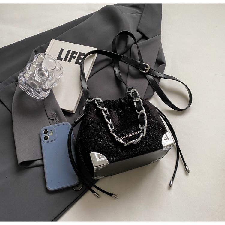 IELGY Korean Version Fashion Chain Bucket Bag Simple Casual Messenger Bag