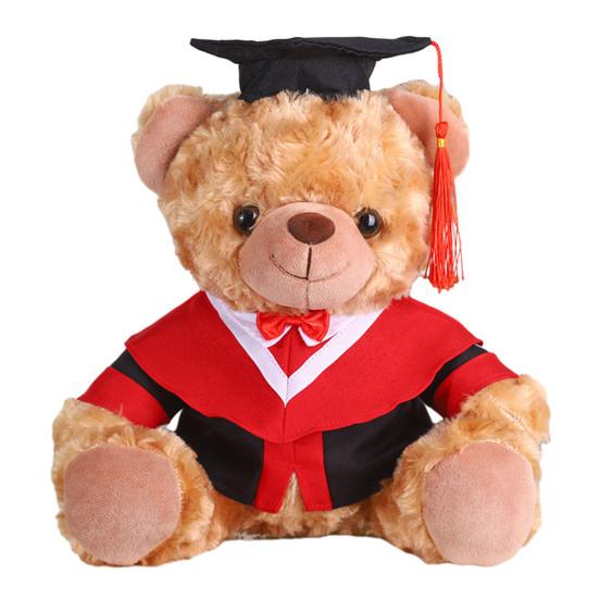 Plyšový medvídek absolvent 2025 s talárem, čepicí a střapcem, roztomilý hnědý absolvent