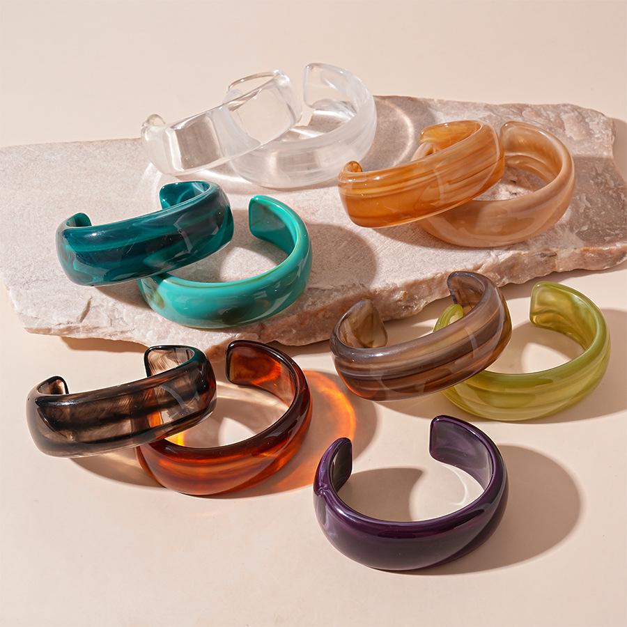 Retro Acrylic Geometric Circle Open Bangle - European & American High-End Women's Statement Jewelry