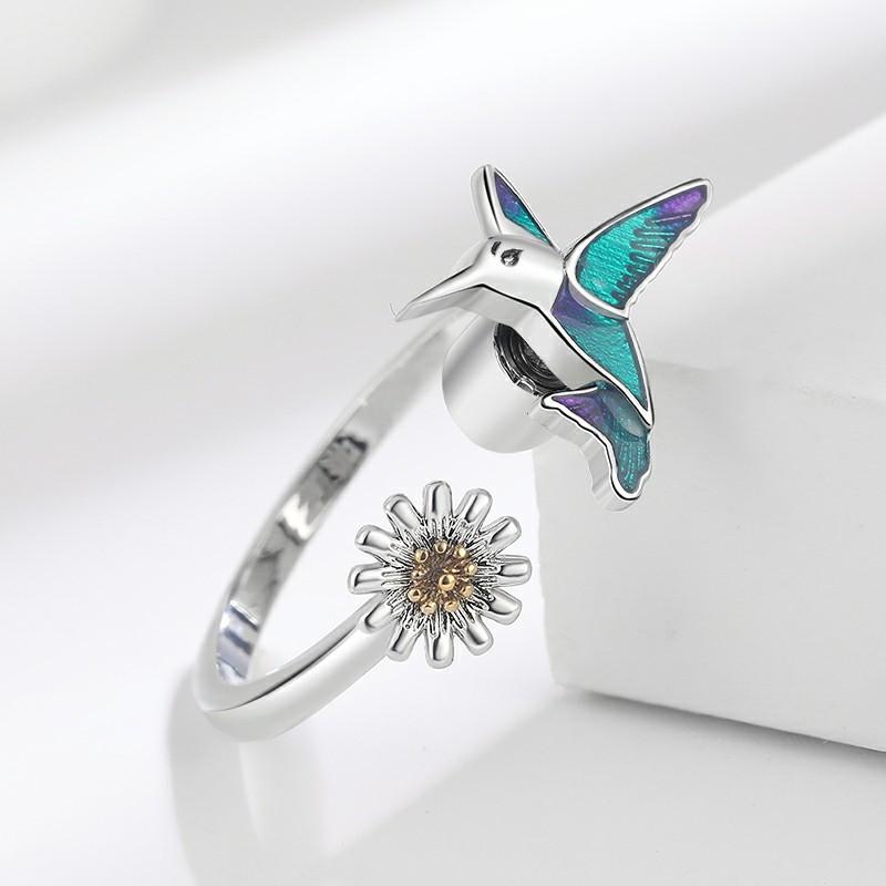 2026 Color Fashion Niche Design Sense Hummingbird Rotating Ring Symphony Little Daisy Exquisite Ring