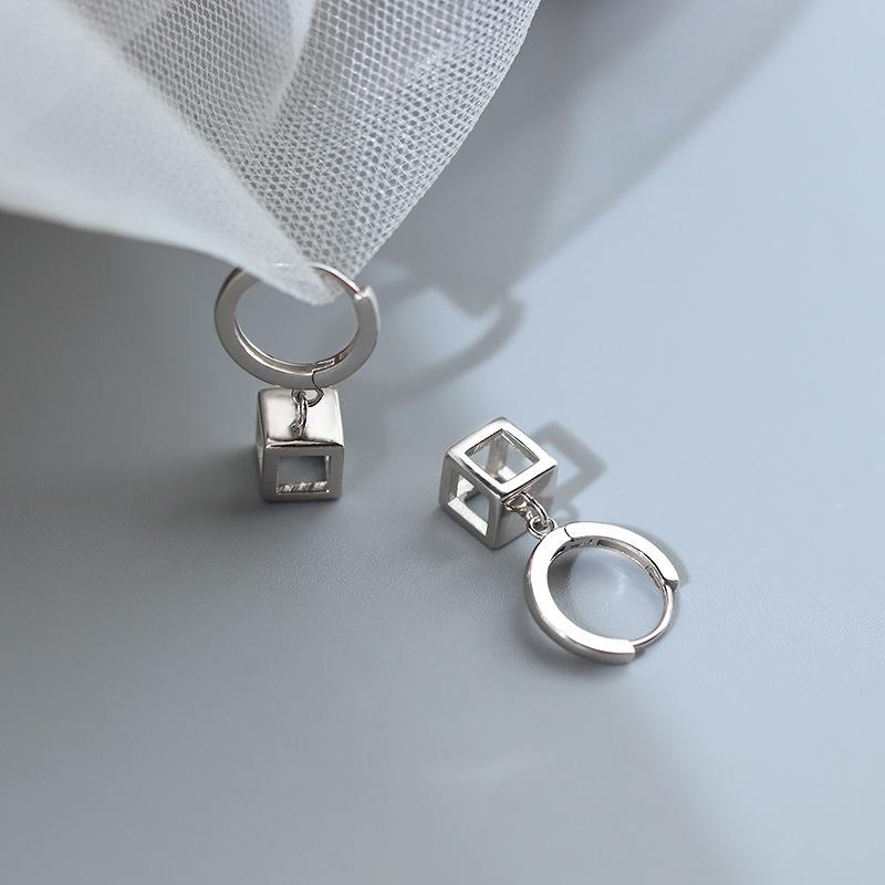 Square Ear Buckle Women's Simple Niche Design Sense New Trendy Square Sugar Cube Earrings Earrings