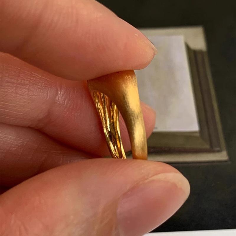 Medieval Emerald High-end Engraving Little Finger Tail Ring Light Luxury Women's Tail Ring