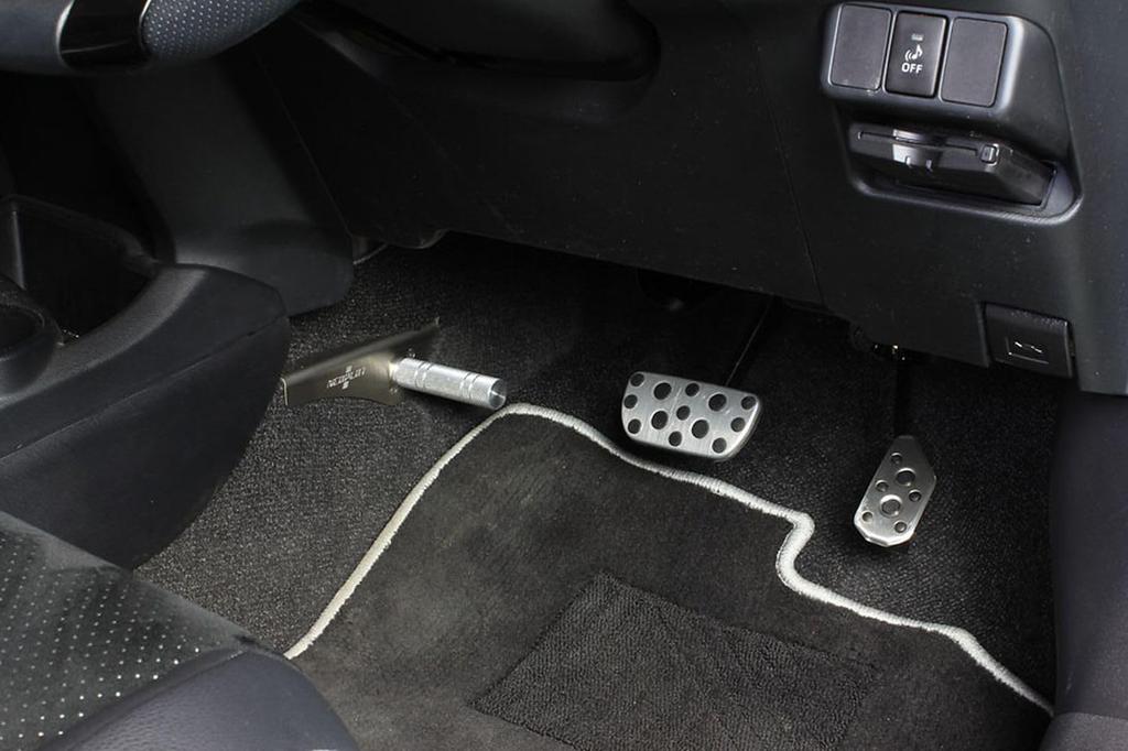 NEOPLOT Footrest Bar NEO NP72220 Adjustable Left Foot Position for Toyota Fielder and other CVT vehicles Silver 9cm - Aqua/Vitz/Corolla - -