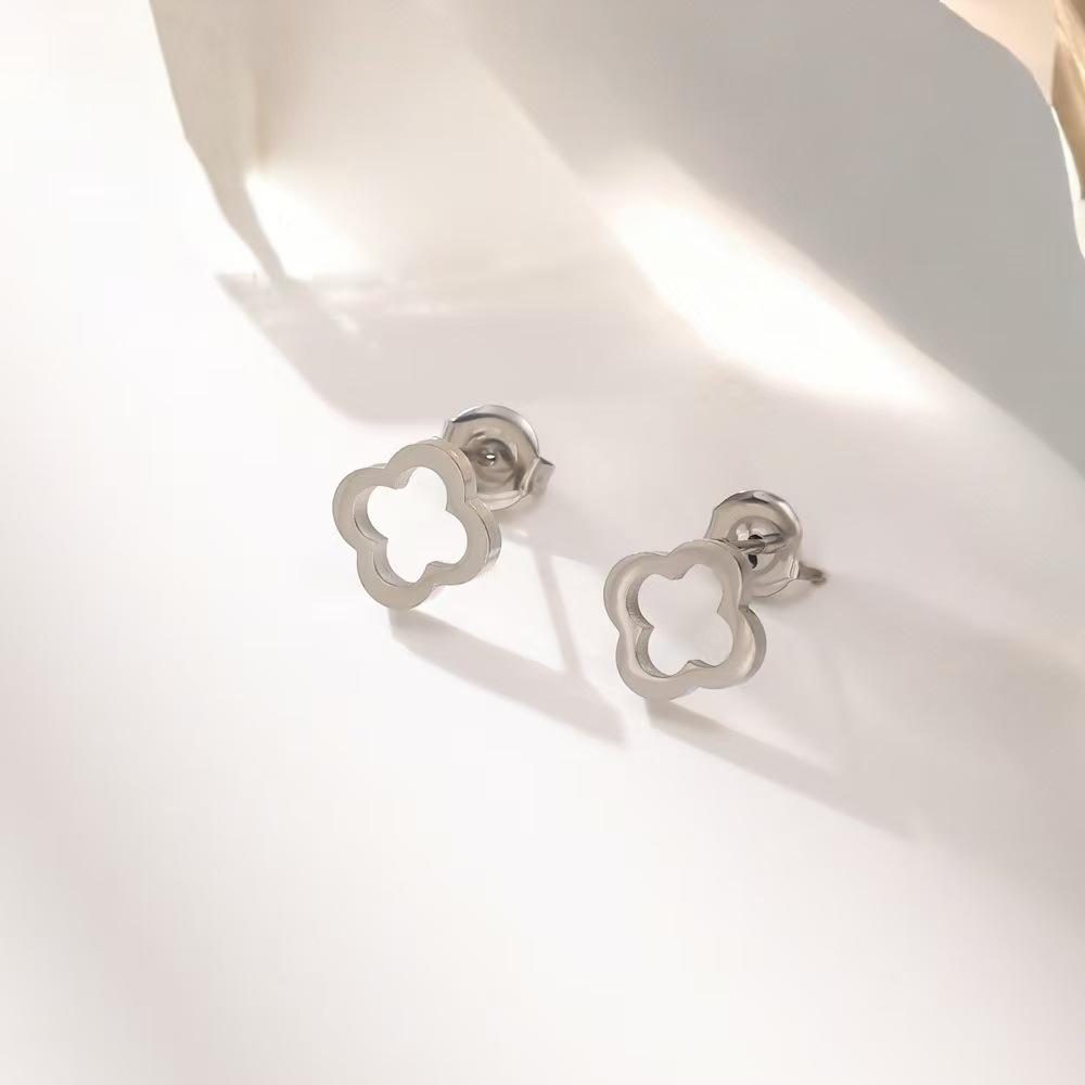18K Gold Four-Leaf Clover Jewelry Set: Necklace, Bracelet, and Earrings in Titanium Steel with Zirconia. 18K Gold