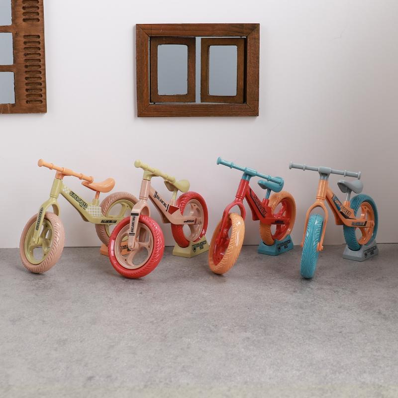 1 Stück Lustiges 3D Mountainbike Modell Puppenhaus Zubehör Für 17cm V1 V2 Puppe Trendiger Kreativer Spleiß-Fahrrad-Schmuck