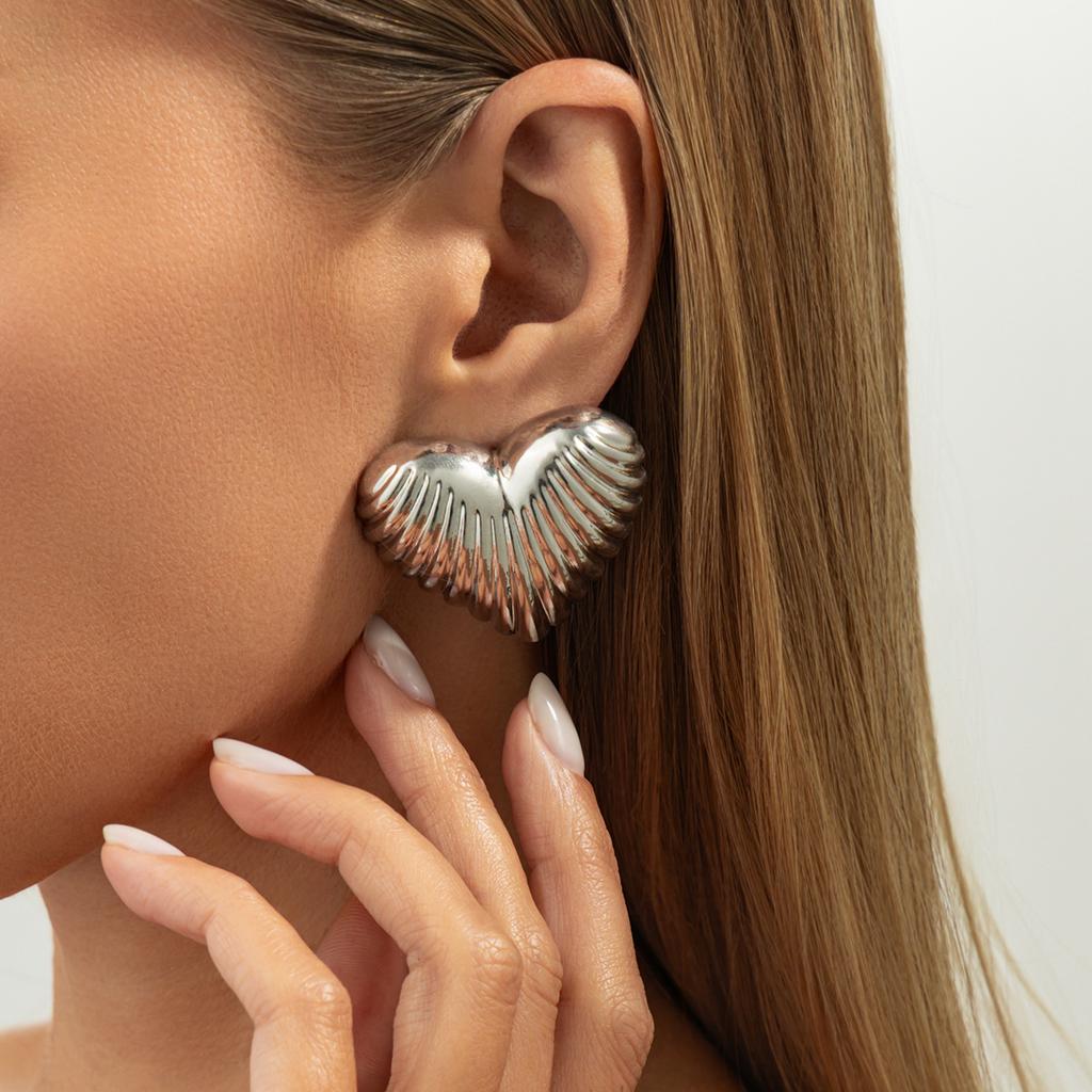 Design Sense Ins Stripe Love Stud Earrings Women's Fashion and Versatile Simple Alloy Peach Heart Line Earrings