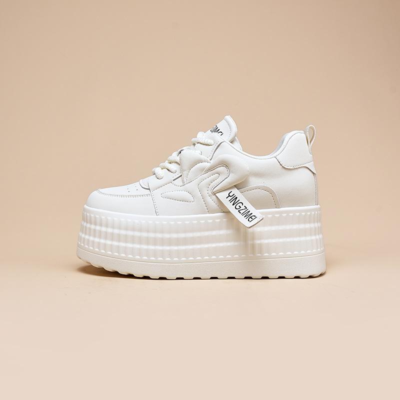 Dicke Sohle kleine weiße Schuhe Damen 2024 Frühling neu 8cm Plateau lässige Board-Schuhe mit kleinem Innenfutter zur Erhöhung Damenschuhe