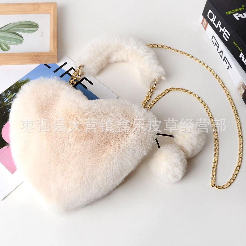 E-commerce, New Handbag Bag, Plush Love Bag, Portable Peach Heart Bag, Chain Bag, Shoulder Messenger Bag.