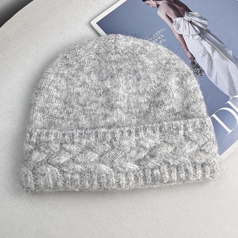 Autumn and winter new acrylic fiber knitted warm and comfortable wool hat women's daily commuting versatile face small temperament stacking hat