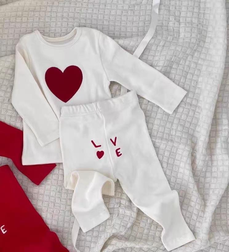 Children's Heart Pajamas: Cozy Autumn/Winter Two-Piece Set for Babies & Toddlers