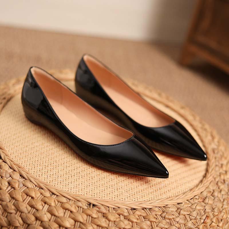 Nude single shoes women's patent leather 2025 autumn new red-soled shallow mouth pointed flat shoes inner height increase commuting temperament women'