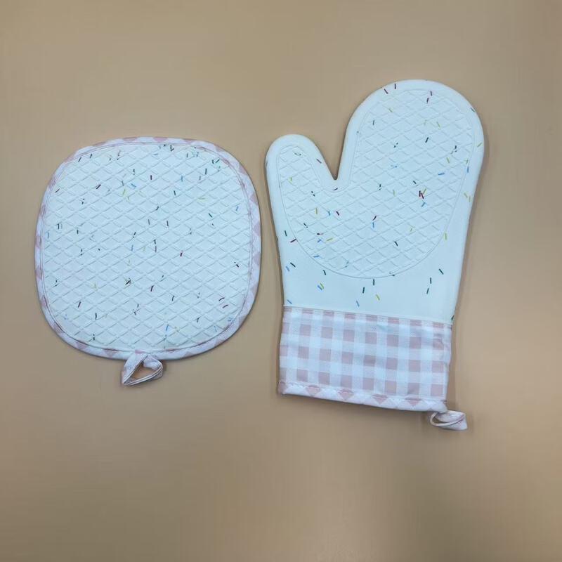 MDNG Silicone Oven Mitt and Pot Holder Set