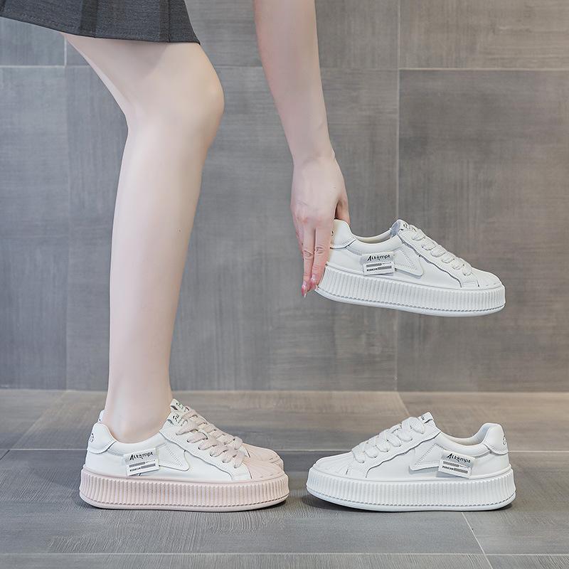 Chaussures blanches à bout coquille pour femmes printemps et été respirantes et confortables chaussures décontractées baskets à lacets à semelles épaisses rehaussantes
