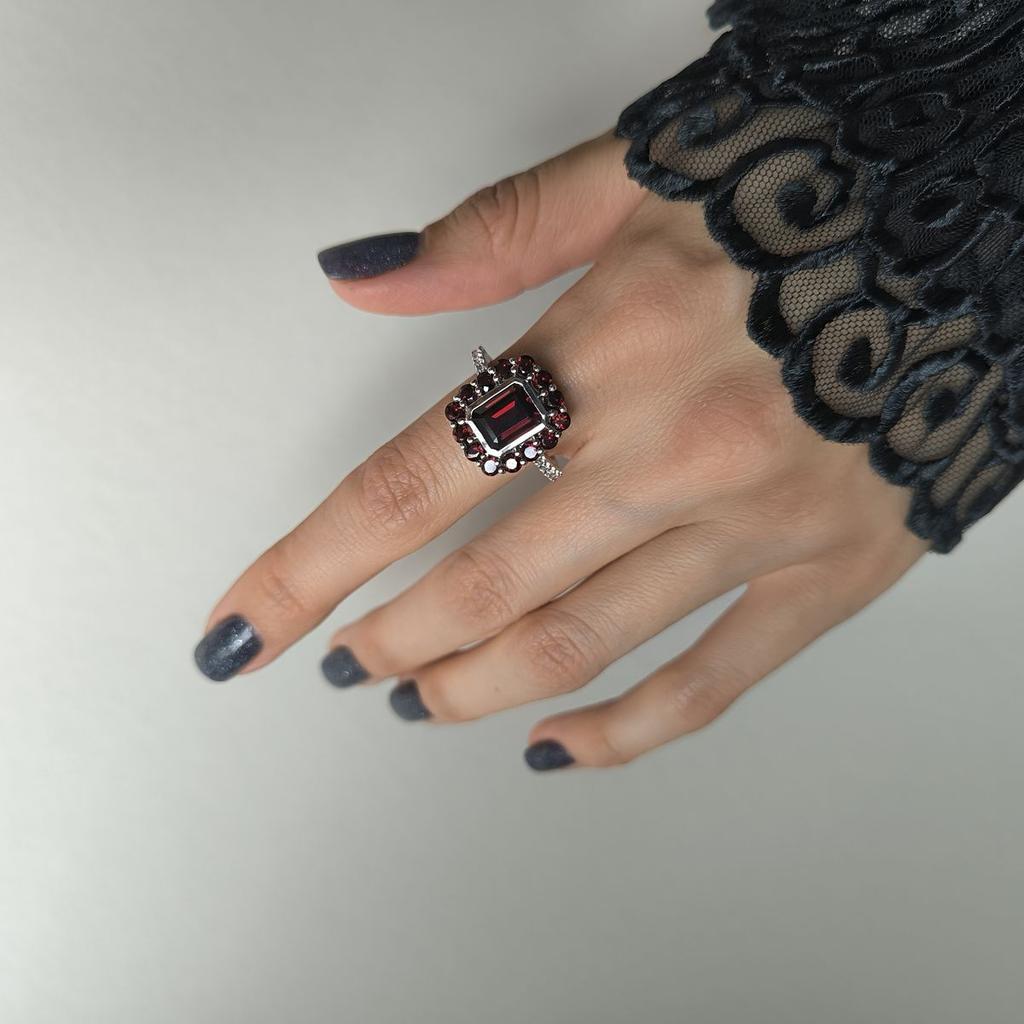 Серебряное кольцо с натуральным гранатом 5.492ct, вес изделия 5,68 гр (2181378)