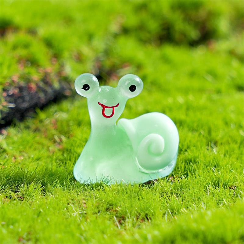 10PCS/Bag Cute Colorful Mini Luminous Snail Micro Landscaping Ornaments Figurine Decorations Glow In The Dark Car Home Ornaments