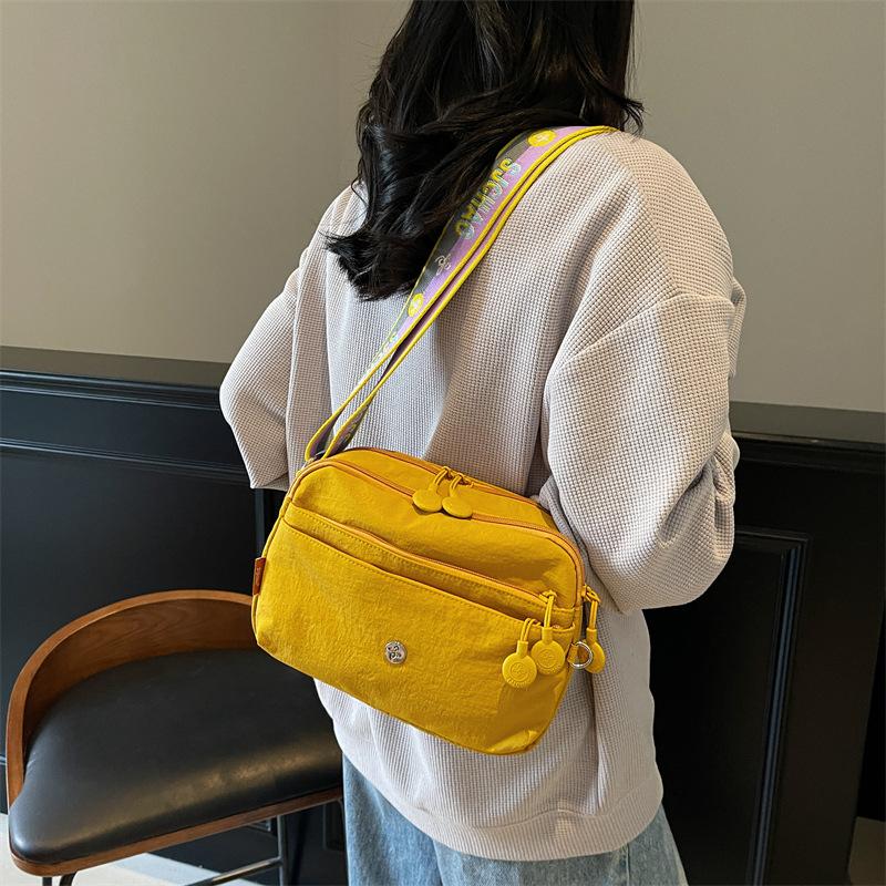 Lightweight small cloth bag women's summer new fashion versatile leisure bag commuting out shoulder messenger bag