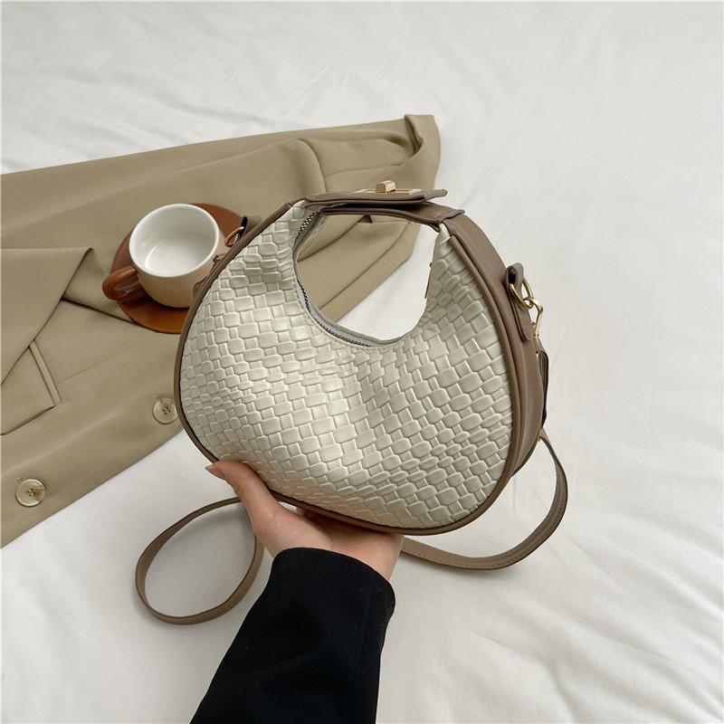 Women's Premium Shoulder Bag New Fashion Niche Design Messenger Bag Female Simple Style Female Woven Hobo Bag