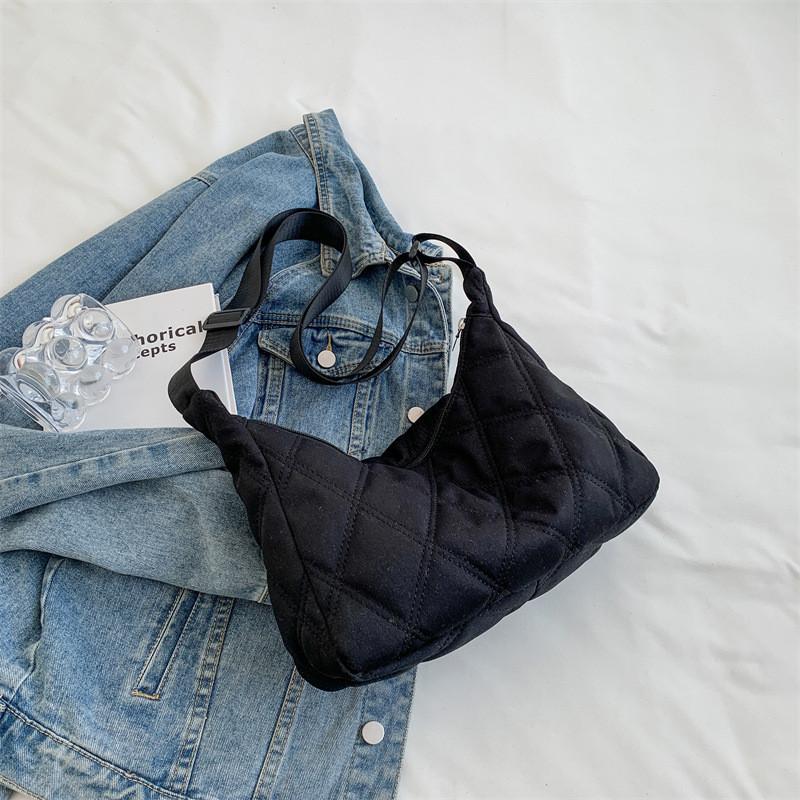 Stylish Urban Minimalist Canvas Shoulder Bag For Women Fall Winter 2023 Trendy Quilted Box Bag