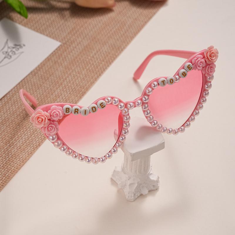Bridal Rhinestone Heart Sunglasses: Pearl-Embellished Wedding Party Shades for Brides