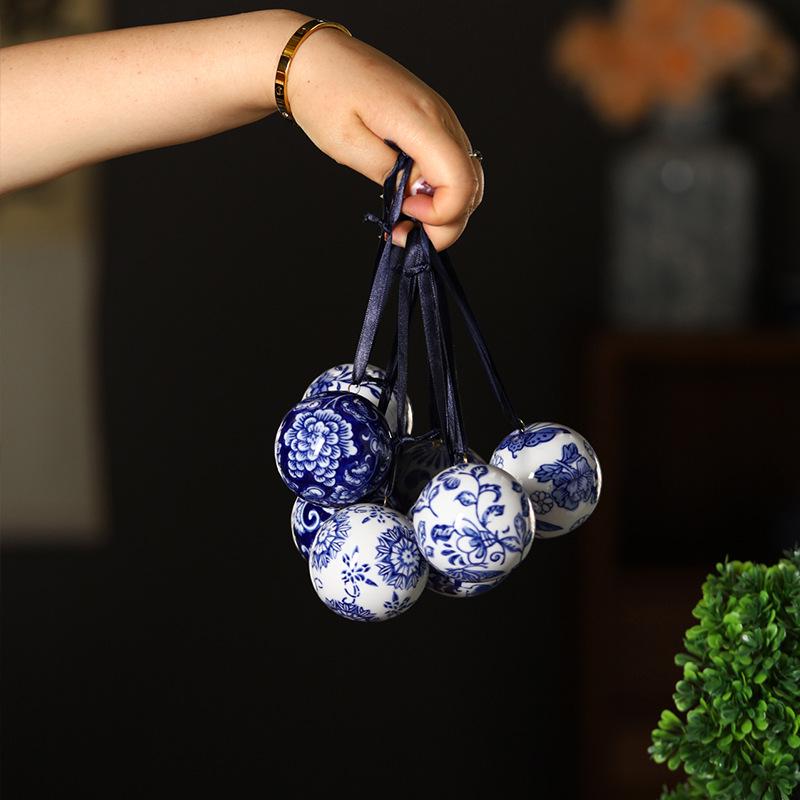 Blauer und weißer Jingdezhen Keramikkugel-Anhänger - Auto- und Weihnachtsdekoration.