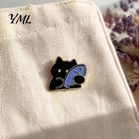 Animal Clothing Accessories Holding Fish Cartoon Cat Brooch, Enamel Kitten Alloy Badge Pin, Backpacks Pin for Hats Scarves Jackets Brooch
