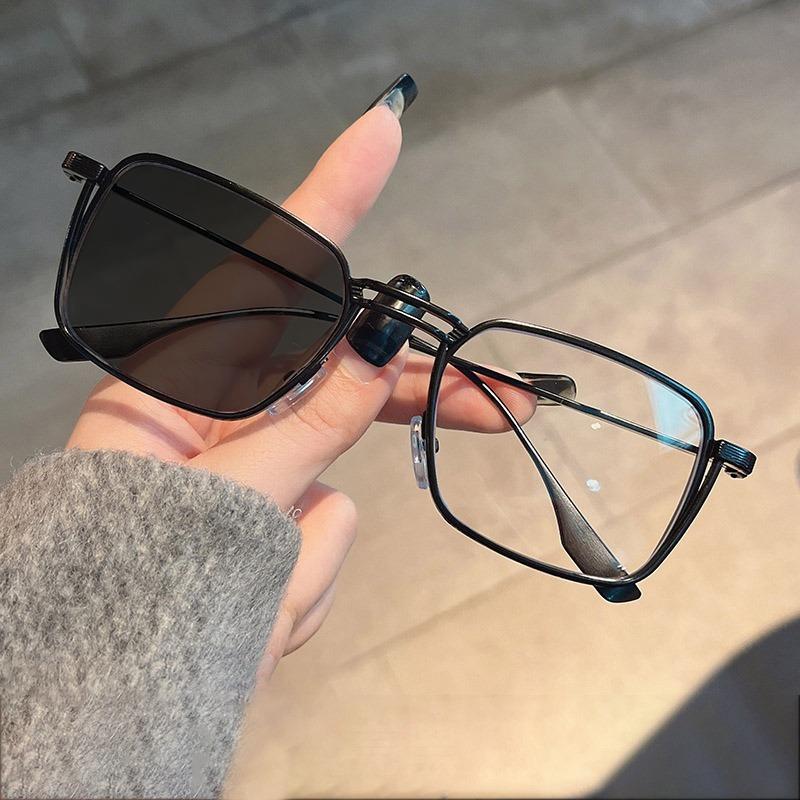 Photochrome Blaulichtfilterbrille Klassischer quadratischer Metallrahmen Damenmode Computer Business Brille