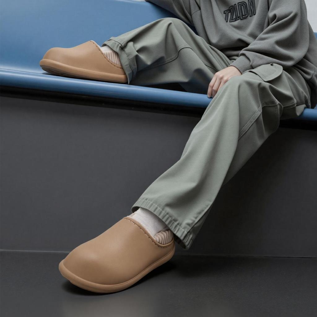 Waterproof Cotton Slippers: Personalized, Non-Slip, Warm Winter Style with Soft Sole for Outdoor and Indoor Use.