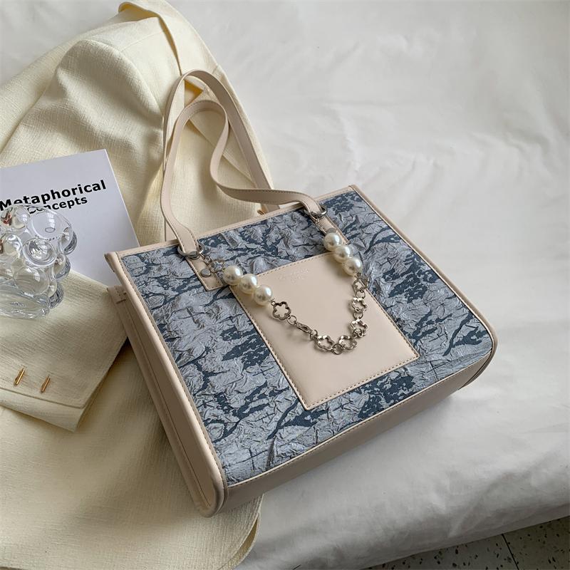 Internet celebrity fashion bag female 2024 new spring large capacity pearl chain shoulder bag niche design underarm bag