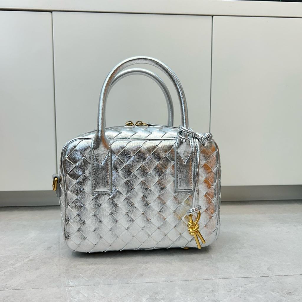 2025 Cross-border leather woven bowling bag, foreign trade explosion, cowhide small square bag, portable messenger shoulder bag, female